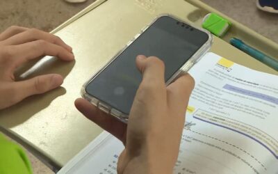 Adolescentes passam um terço do horário letivo no celular e têm prejuízos na atenção, revela estudo