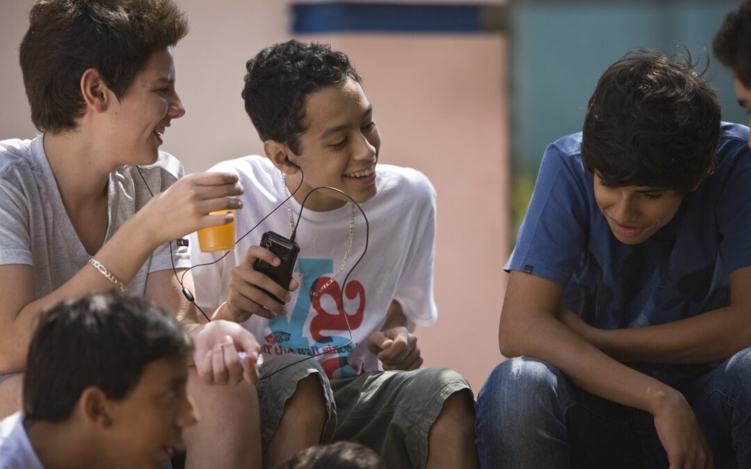 Raio-X da adolescência brasileira: veja dados do IBGE sobre estudantes de 13 a 17 anos