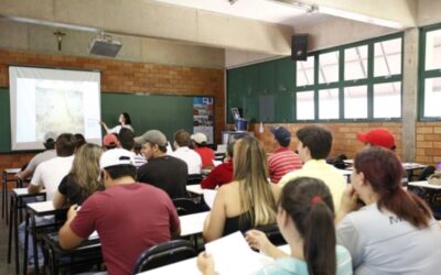 Apenas 10% dos jovens têm a graduação como primeira opção para o futuro, mostra pesquisa da Globo