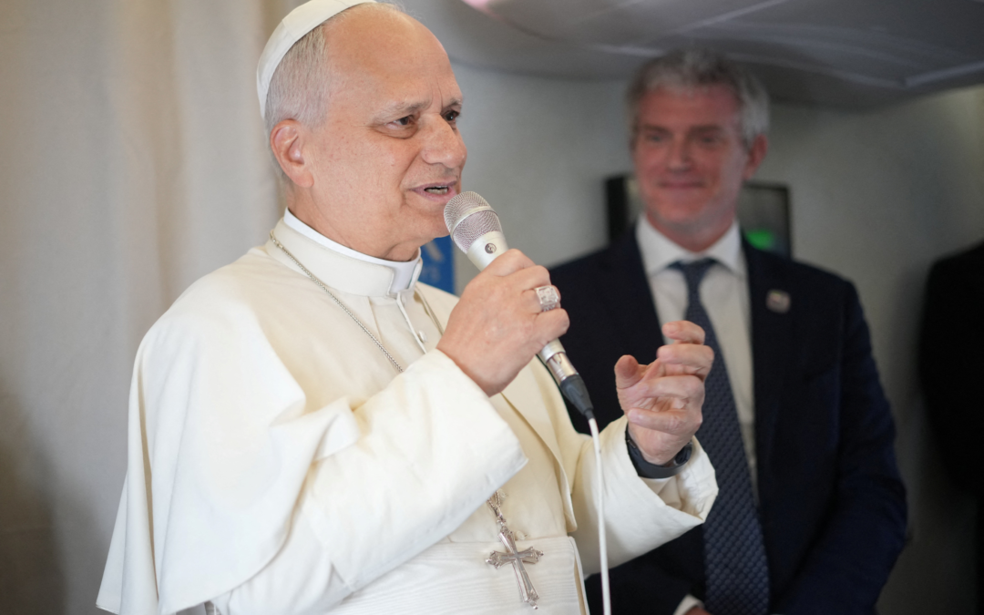 ‘Six seven’: Padre viraliza com vídeo do Papa Leão XIV fazendo a trend; veja