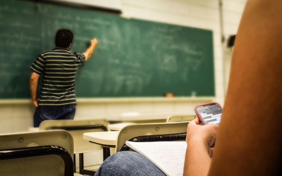 Mais da metade dos cursos EAD de formação de professores tem conceito 1 ou 2
