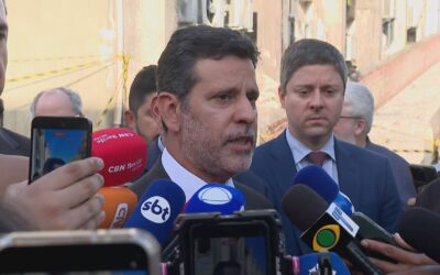 Ministro da Educação anuncia construção de novo centro de pesquisas após incêndio que destruiu prédio da UFPE
